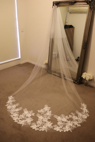 LEIGH - Ivory/White Cathedral Length Veil, Floor Length Wedding Veil,  Floral Lace Bridal Veil, Wedding Veil