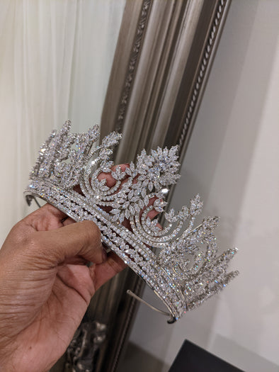 CINDY - Luxury Bridal Full Crown, Wedding hair accessories, Queen Full crown, Wedding round Tiara Crown, Bridal Tiara, Wedding Bridal Headpiece, Wedding hair accessories, Crystal crown, Silver crown