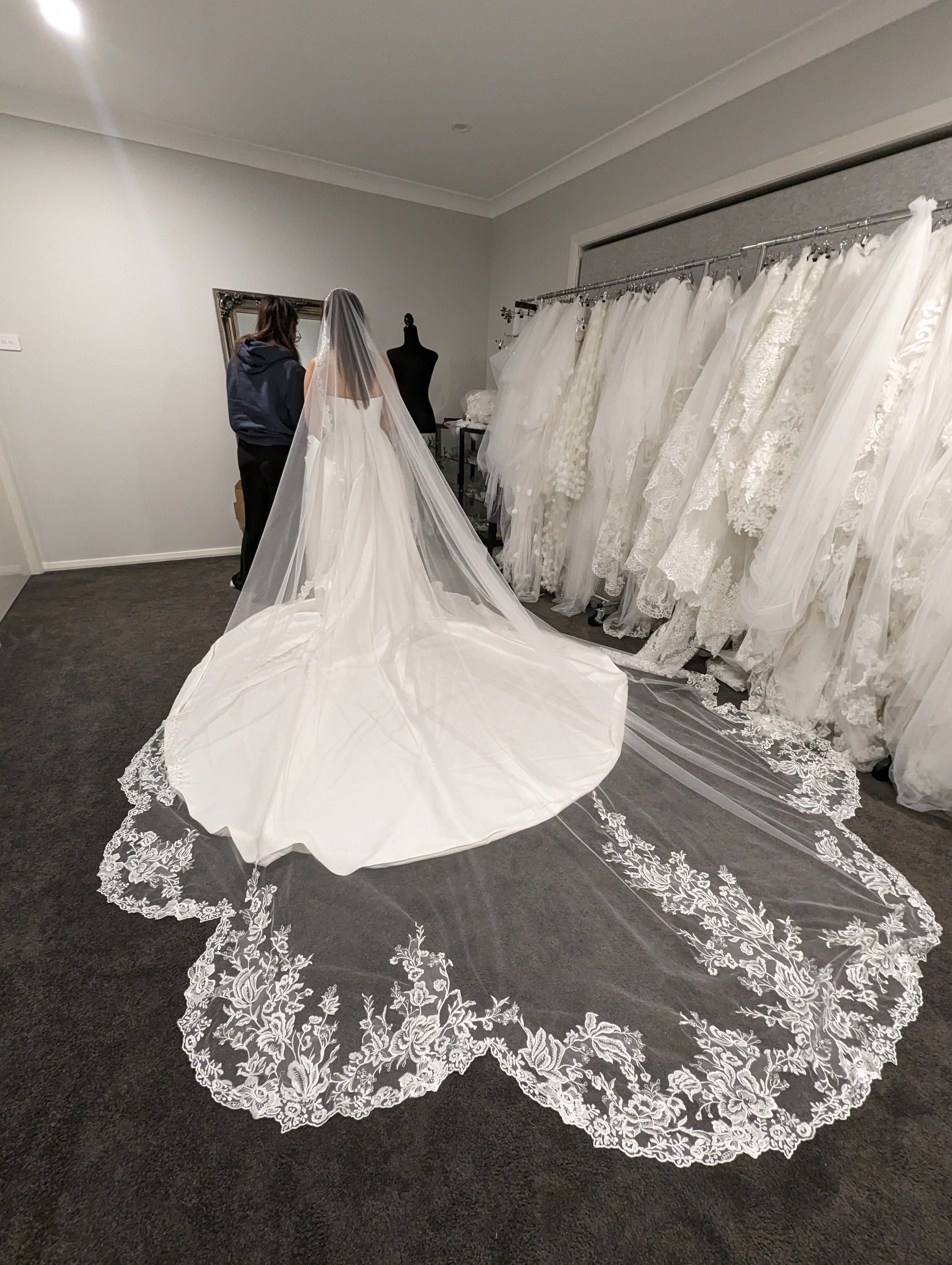 Simple Cut Edge Single Tier Tulle Bridal Chapel Length Wedding Veils