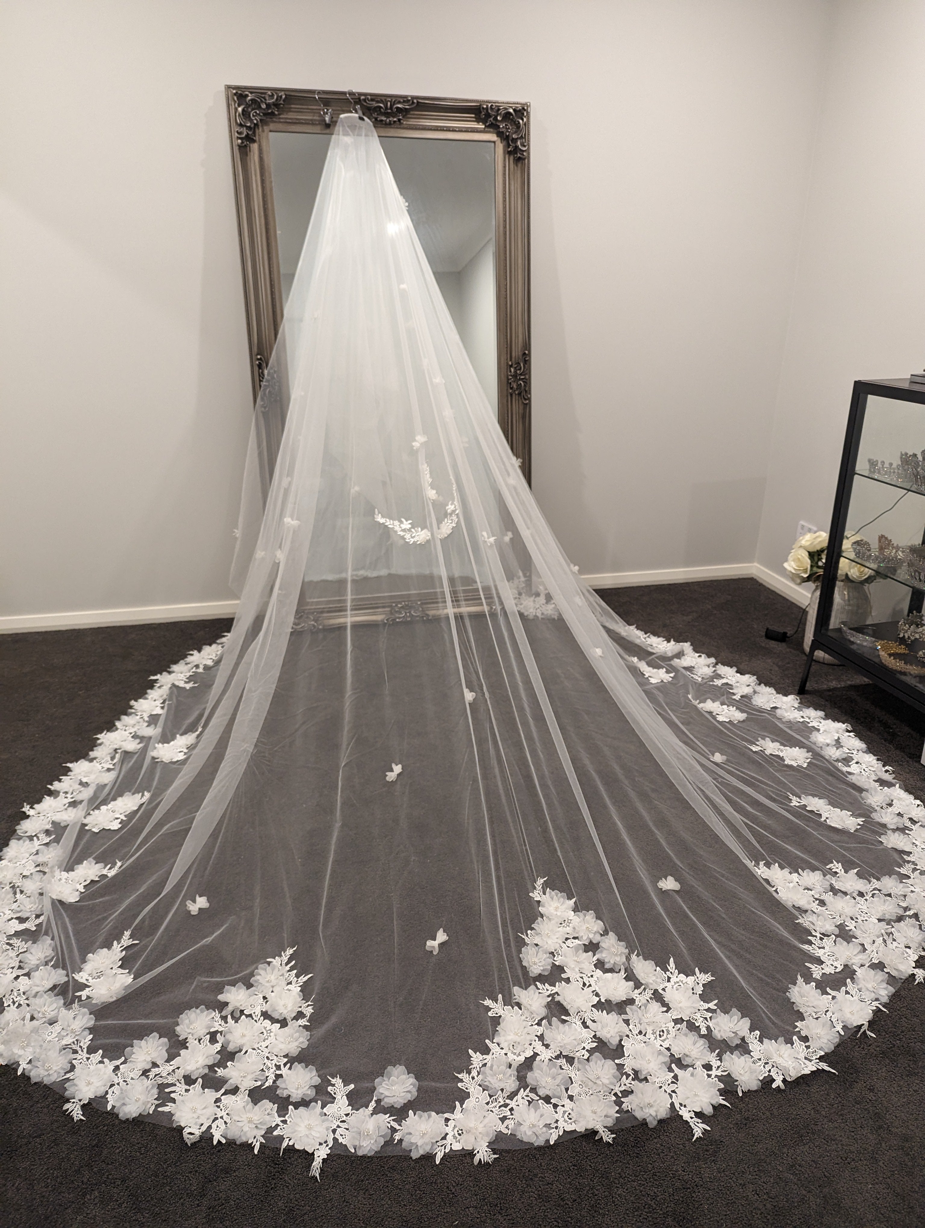 Floral wedding store veil