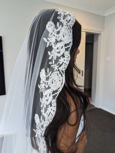 ZOE - Single tier Lace Mantilla Wedding Veil, Short Lace Veil, vory Veil, Bridal Veil, Wedding Veil, Fingertip Mantilla Wedding Veil, White