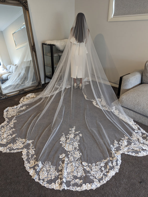 Rochelle  - Mantilla Scalloped edge cathedral veil, Lace Wedding Veil,  Royal Cathedral Length scalloped Wedding Veil, Mantilla Lace Veil, 5 meter Ivory Veil, Cathedral lace Veil