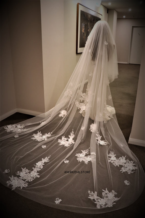 GISELLE - Wedding Lace Veil with 3D Florals, Long Veil with 3D Flowers, Floral Veil, Scattered Lace Veil Cathedral