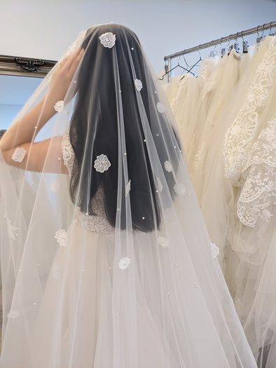 Image of a pearl wedding veil with delicate pearl accents