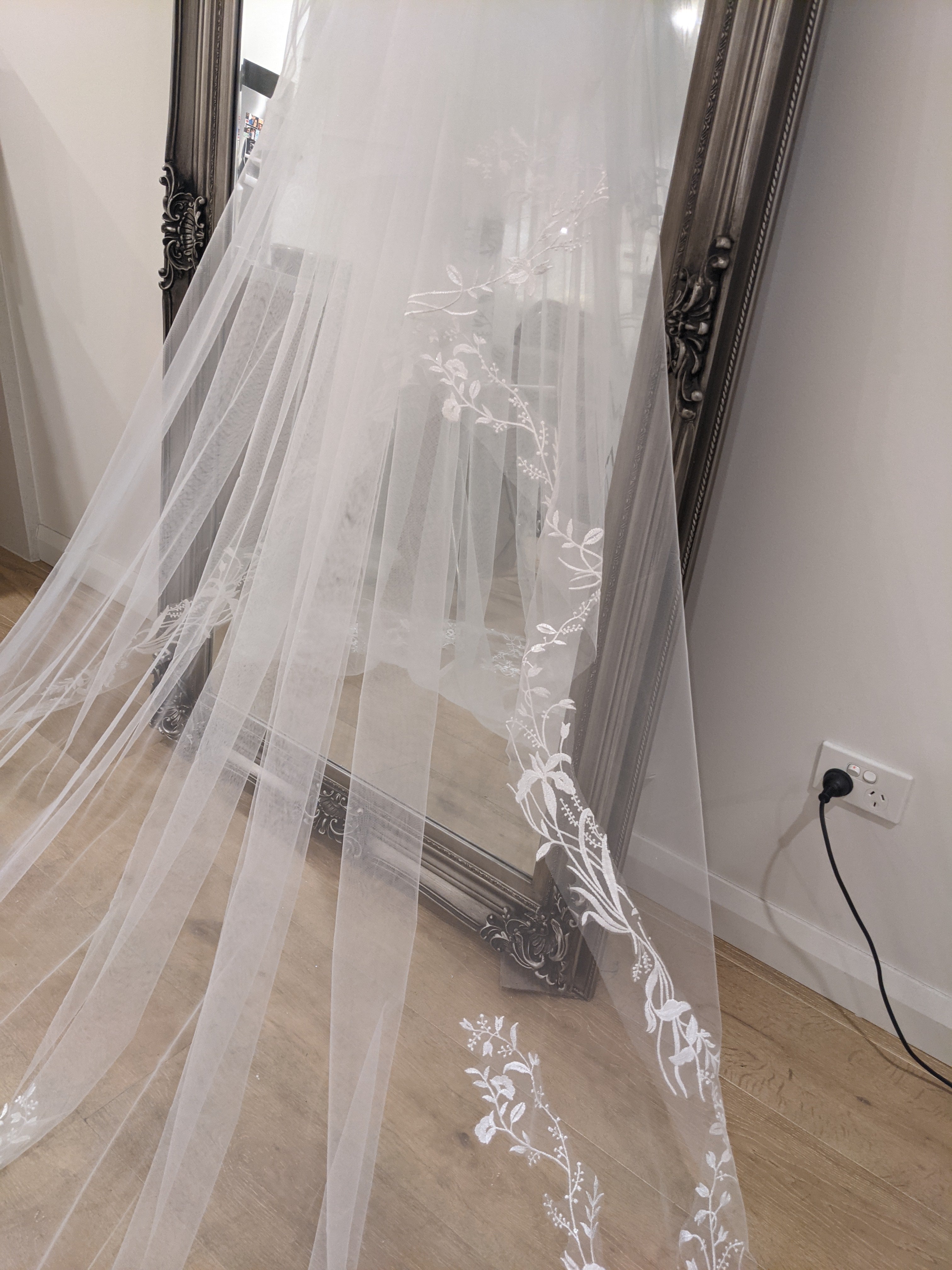loveangeldress Simple Cathedral Length Tulle Wedding Veil Cathedral Length(3 meters) / Red