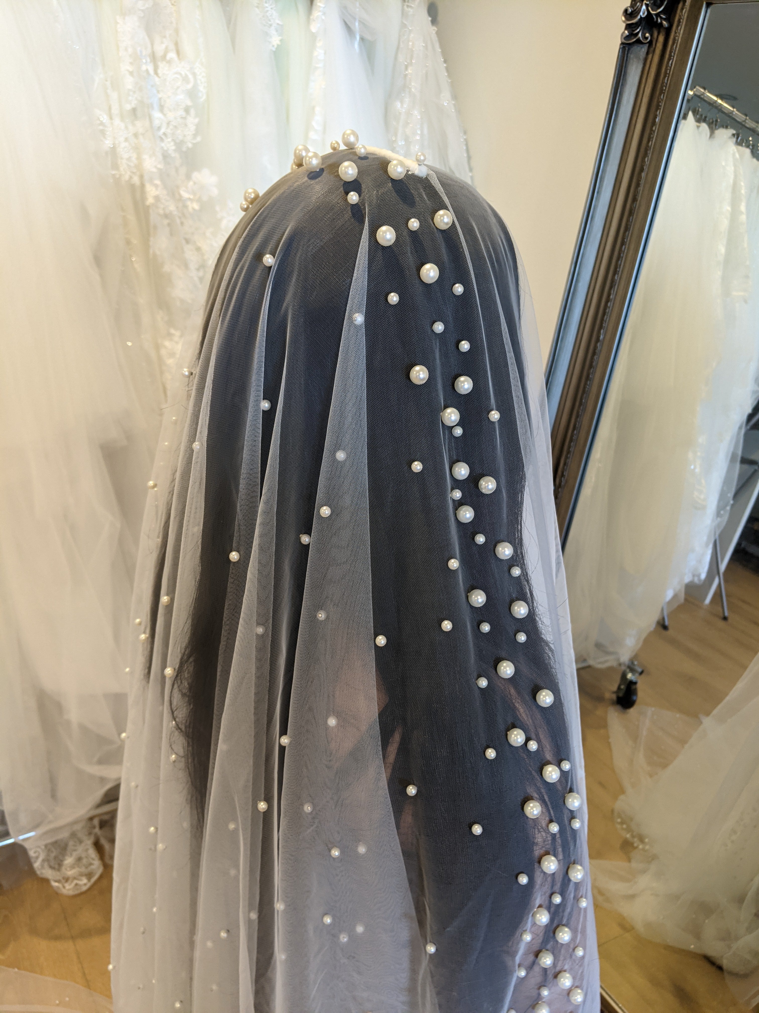 Wholesale Long Mesh Tulle Plastic Pearl Beaded Bridal Veils