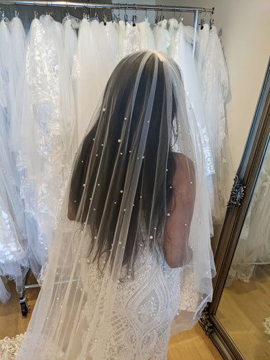 Image of a pearl wedding veil with delicate pearl accents
