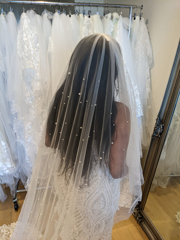 Image of a pearl wedding veil with delicate pearl accents