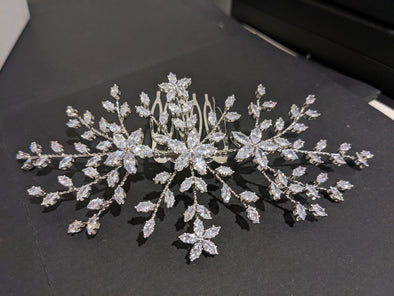 Wedding hair comb, wedding accessory,wedding Headpiece, wedding tiara, Bridal tiara, Bridal hair piece,Bridal hair vine ,Bridal Headpiece, Bridal hair comb, wedding hair comb, wedding hair piece,pearl hair vine - LORENA