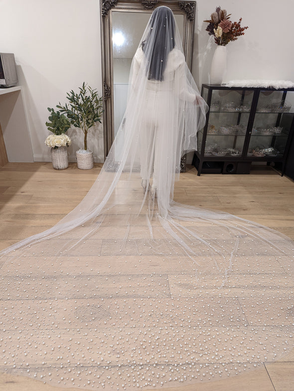 Image of a pearl wedding veil with delicate pearl accents