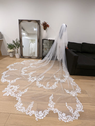 HILTON - Scalloped Lace Wedding Cathedral Veil, Royal Cathedral Length Wedding Veil,  Lace Veil, Cathedral lace Veil