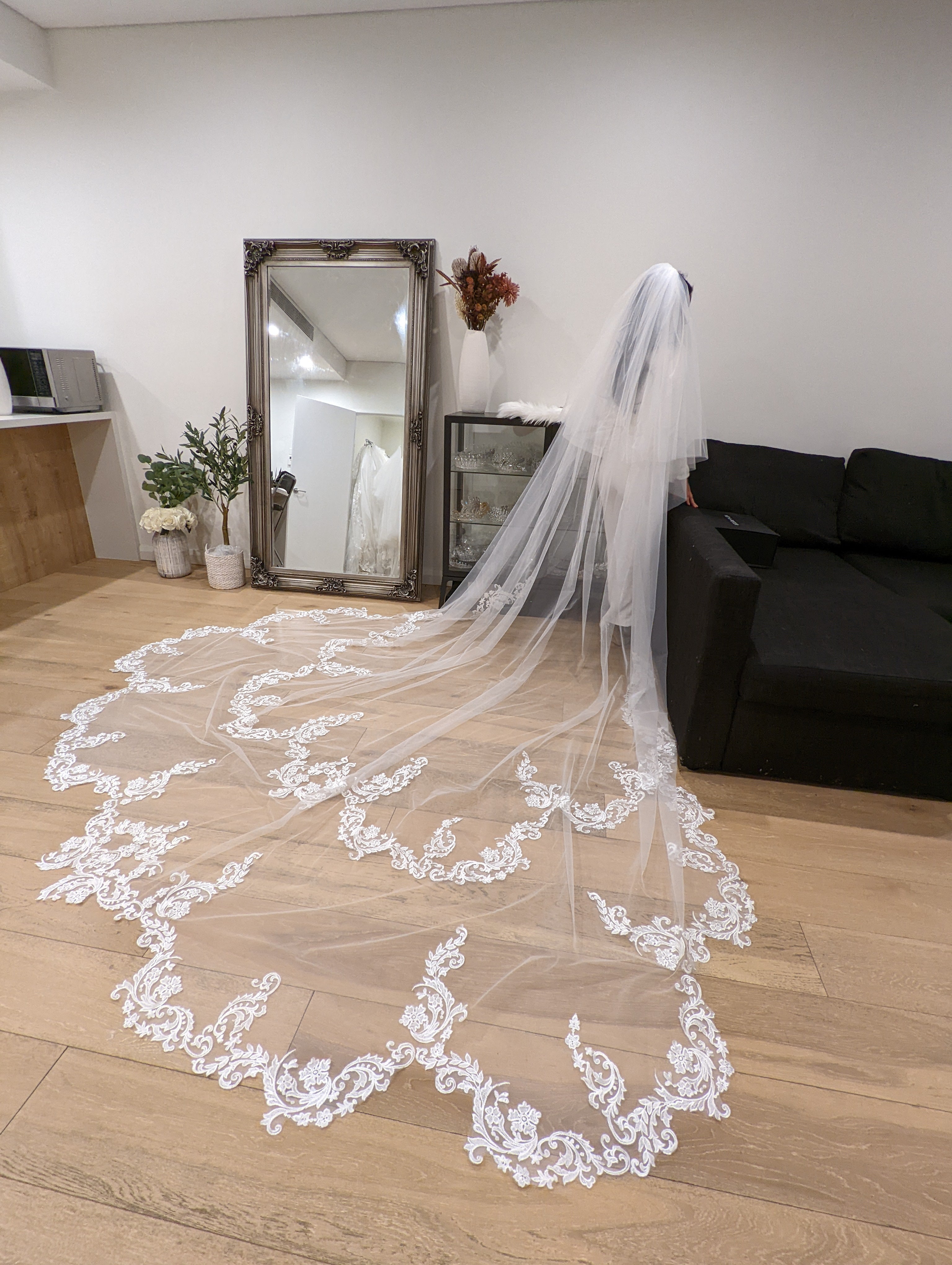 Gorgeous Scalloped Bridal Veil with Floral Lace