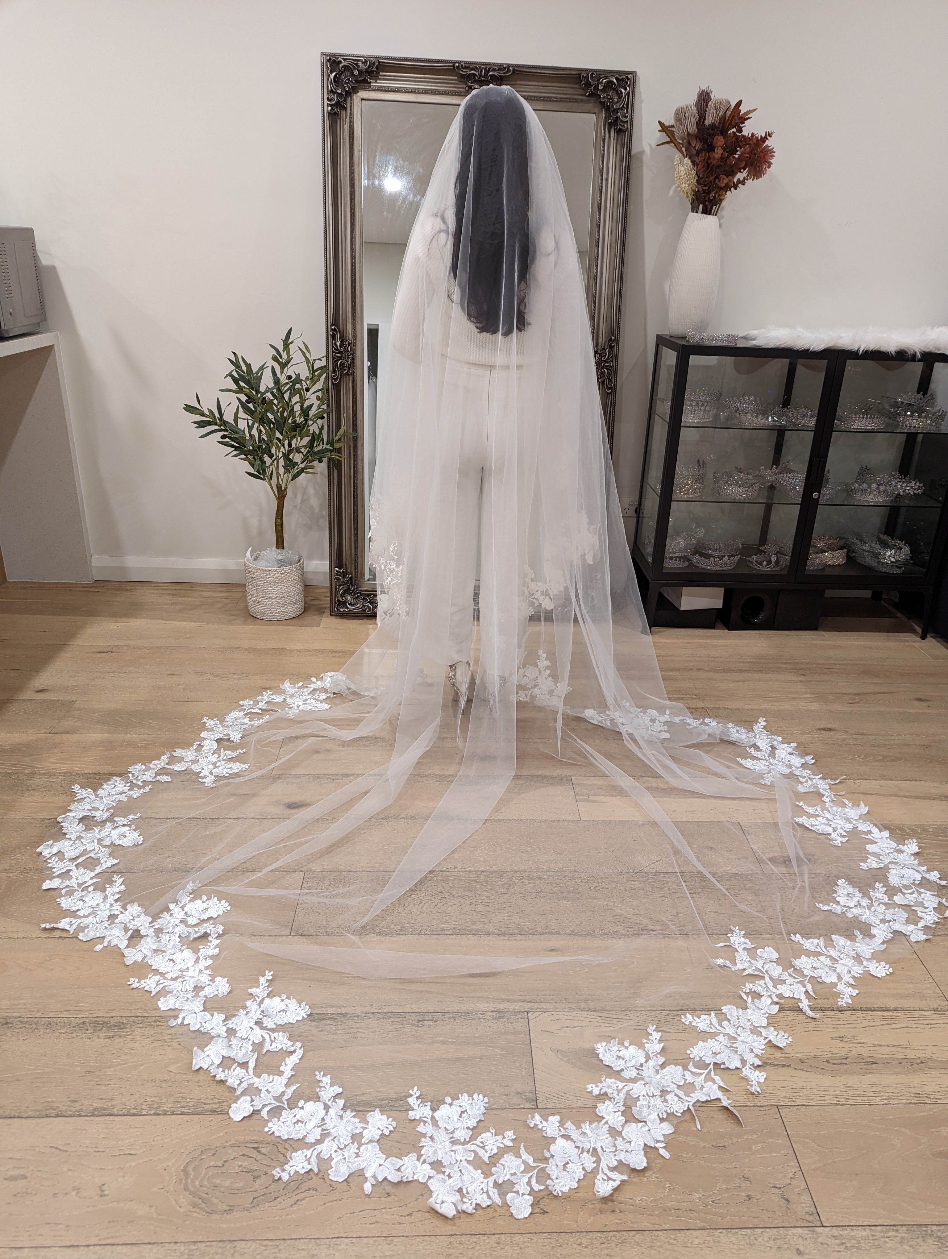 Romantic Bridal Veil, Veil Two-Tiered Wedding Veil with Ruffles and Personalized Text Ivory / Elbow 33+ Royal 150