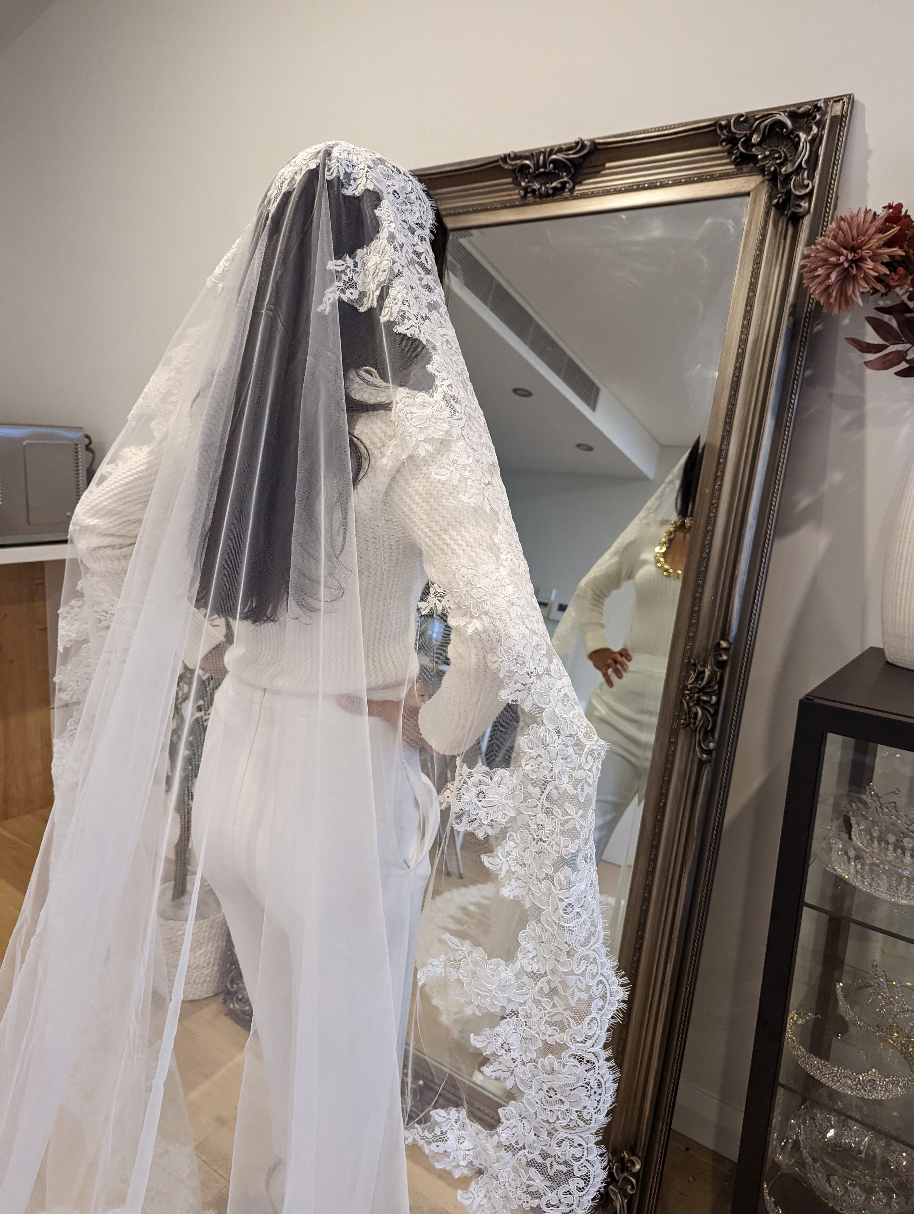 Spanish Style Alencon Lace Mantilla Wedding Veil Knee Length –  BestWeddingVeil